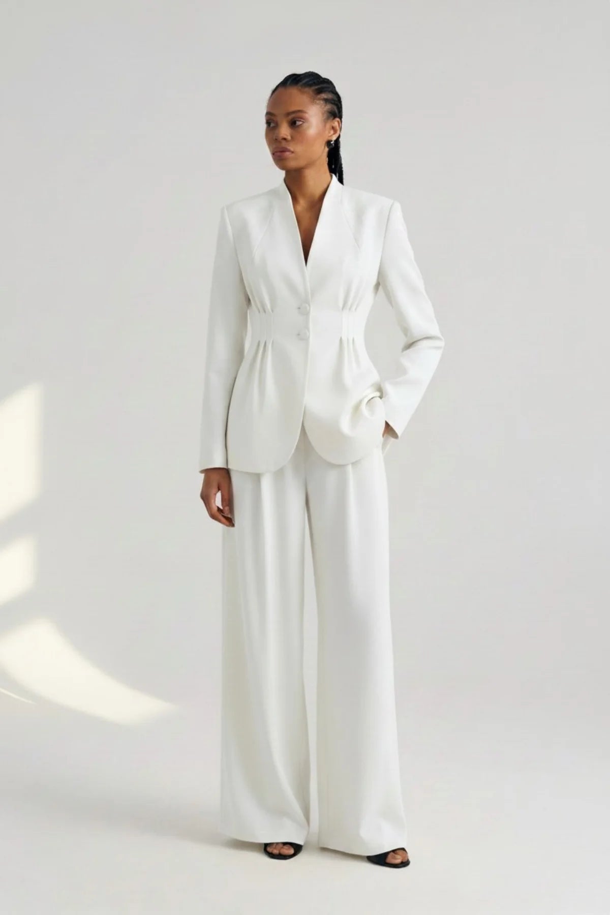 Tailleur à détails plissés