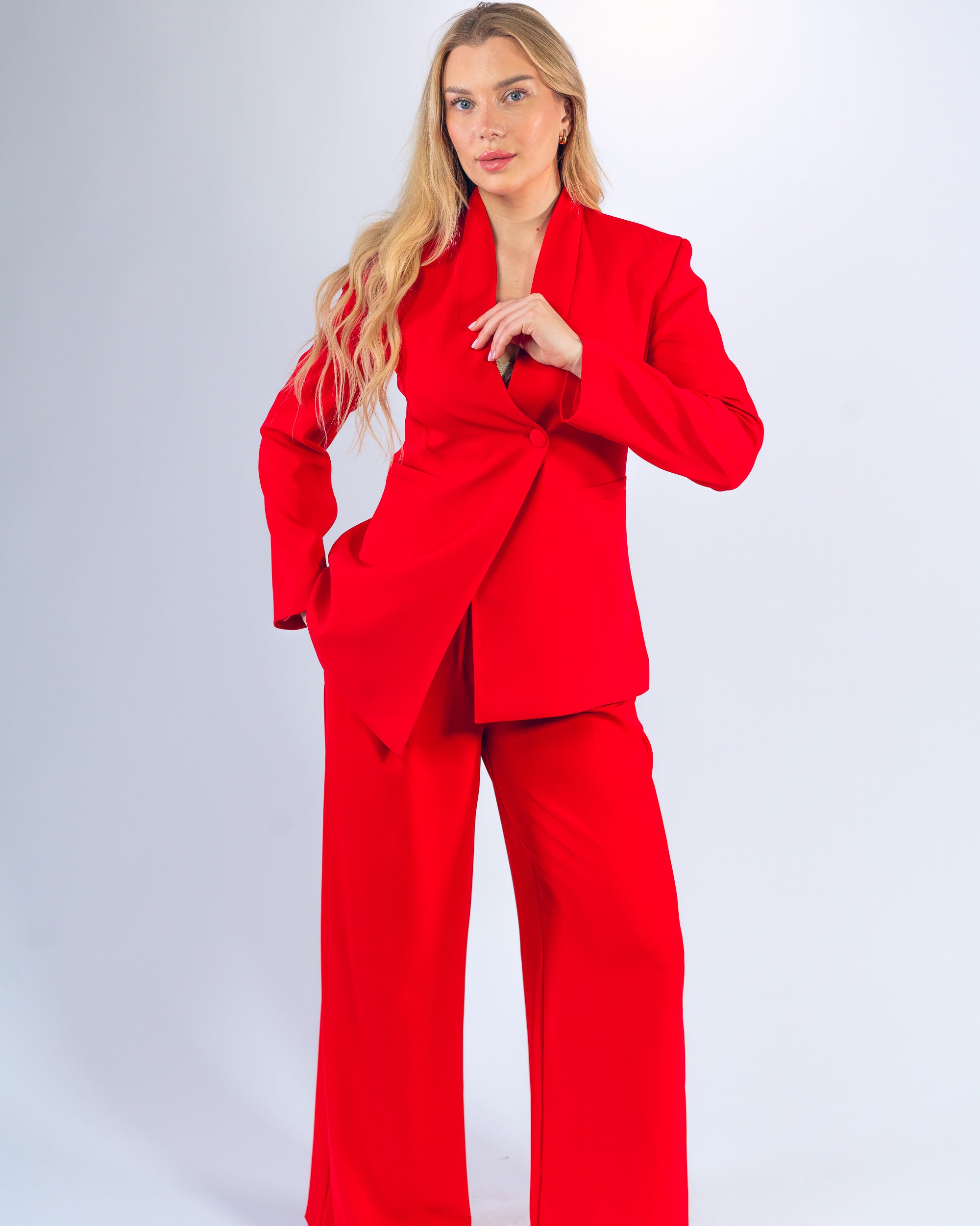 Sastre – Cuello chal y un botón, corte palazzo Rojo
