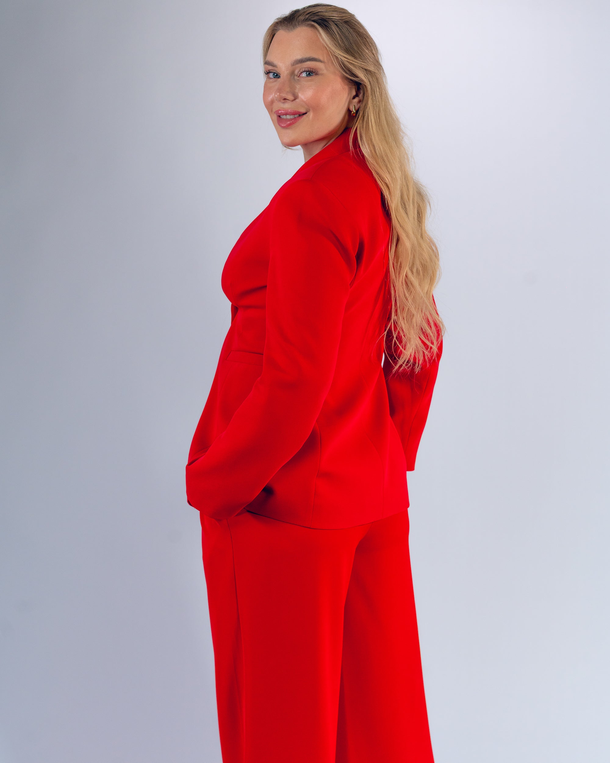 Sastre – Cuello chal y un botón, corte palazzo Rojo
