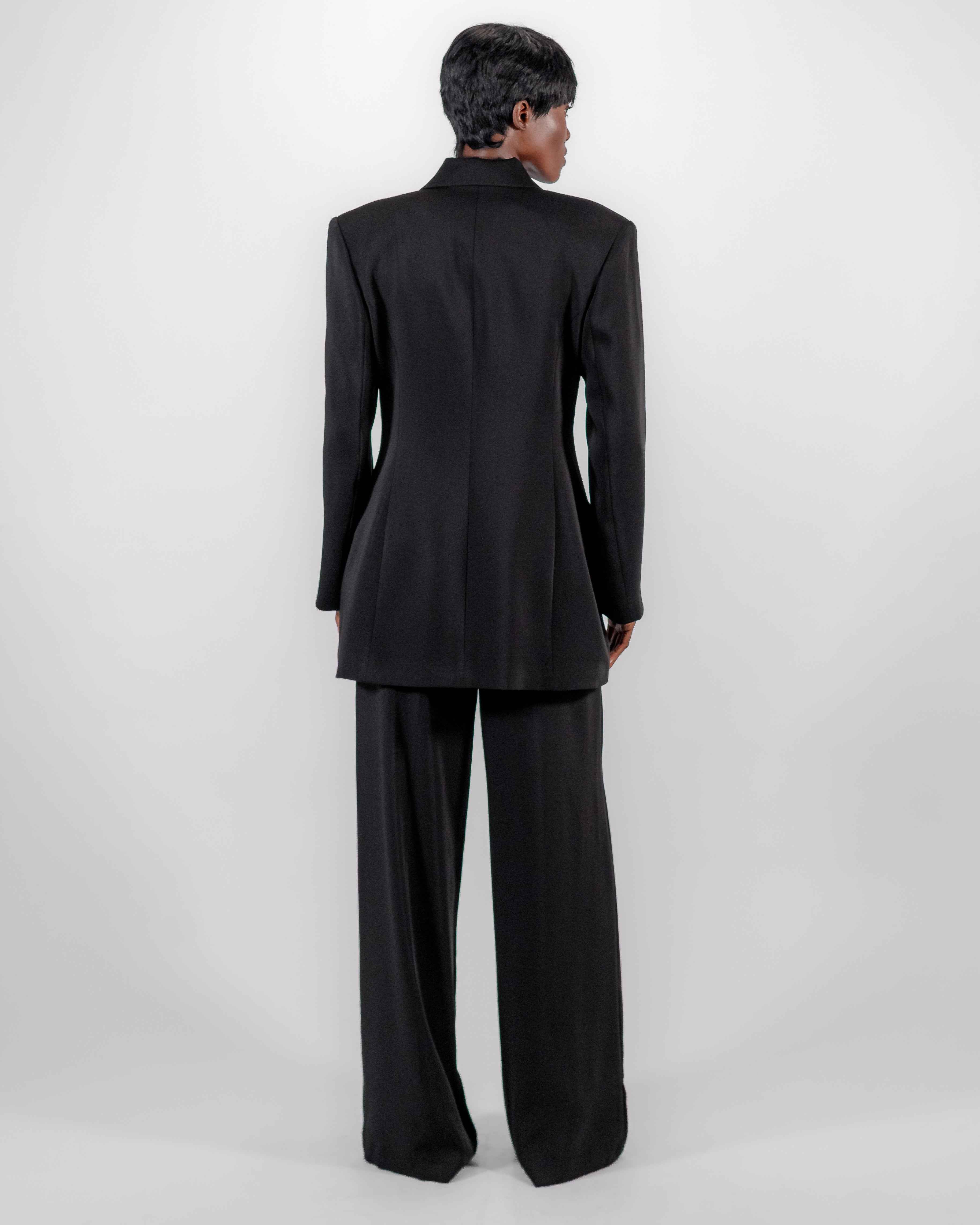 Tailleur Noir Broches Dorées — Blazer Bijoux Fantaisie & Pantalon Large CHEEYA