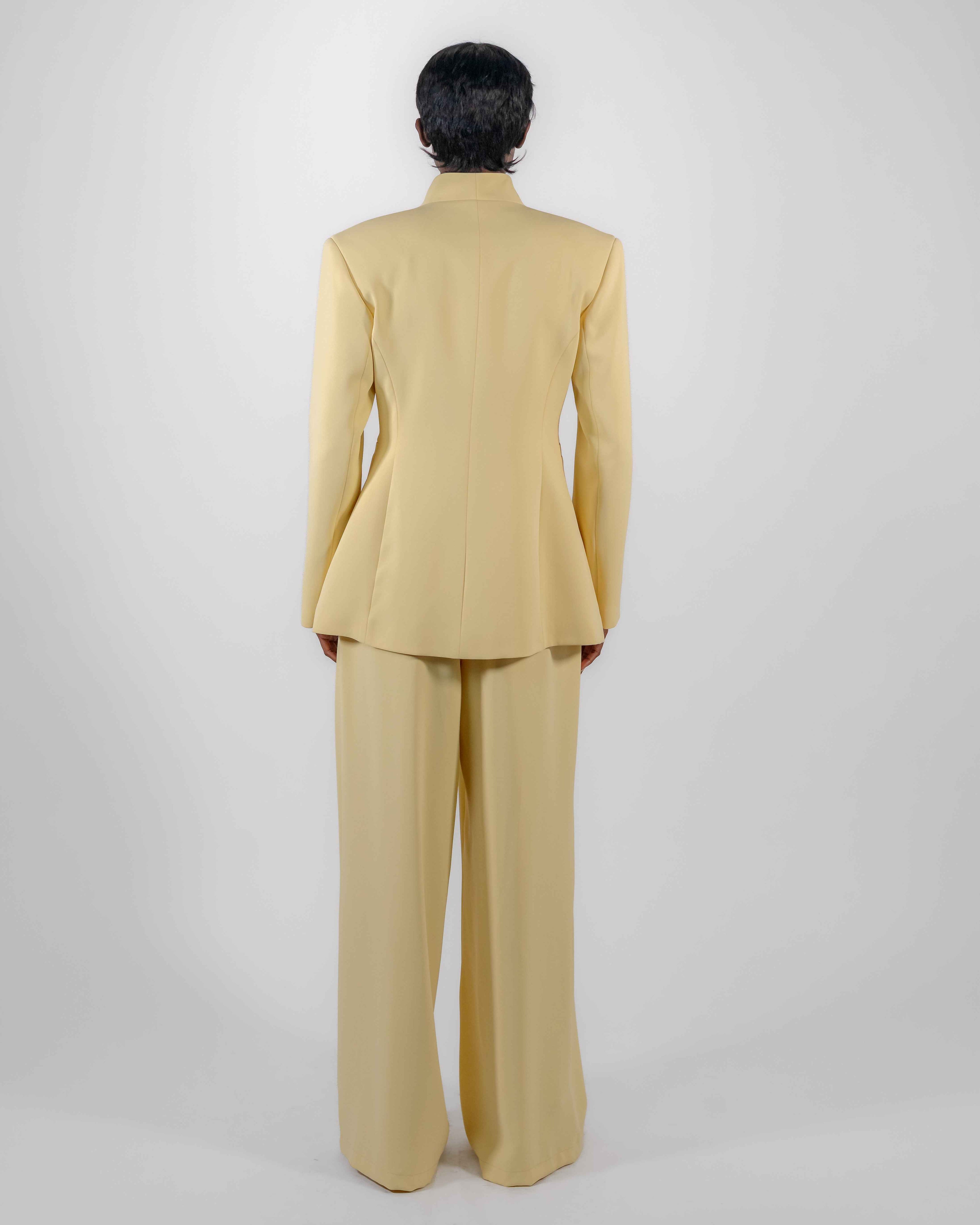 Tailleur Jaune Pâle — Blazer Asymétrique Col V & Pantalon Large