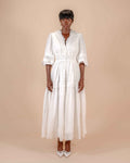 Robe Longue Blanche Brodée — Dentelle & Ceinture Smockée Style Bohème Romantique