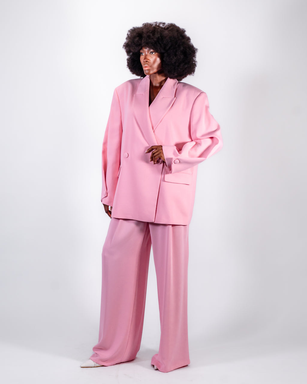 Traje oversize rosa — Blazer de doble botonadura y pantalón ancho CHEEYA