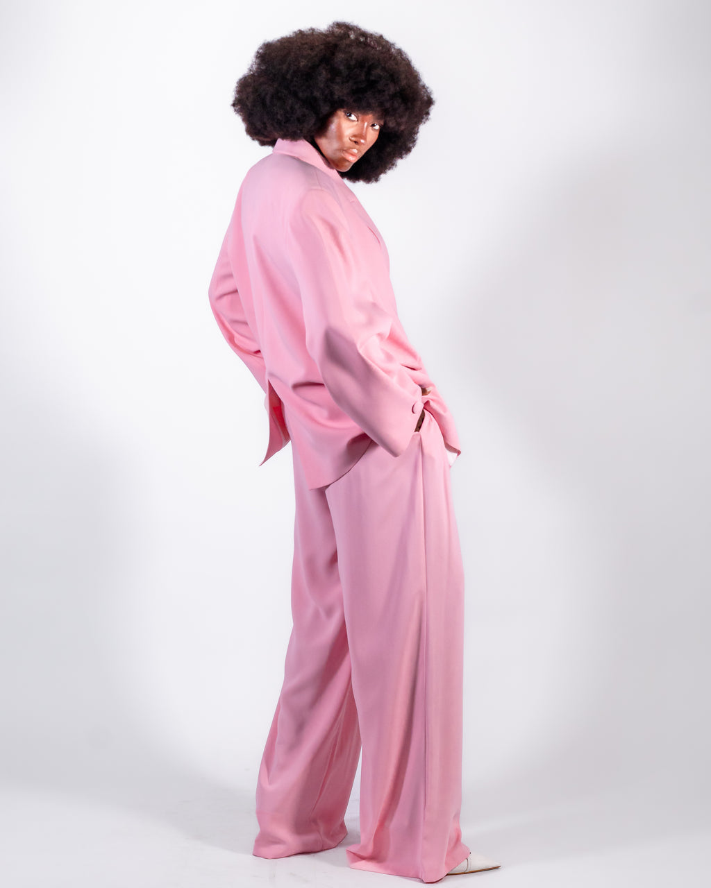 Traje oversize rosa — Blazer de doble botonadura y pantalón ancho CHEEYA