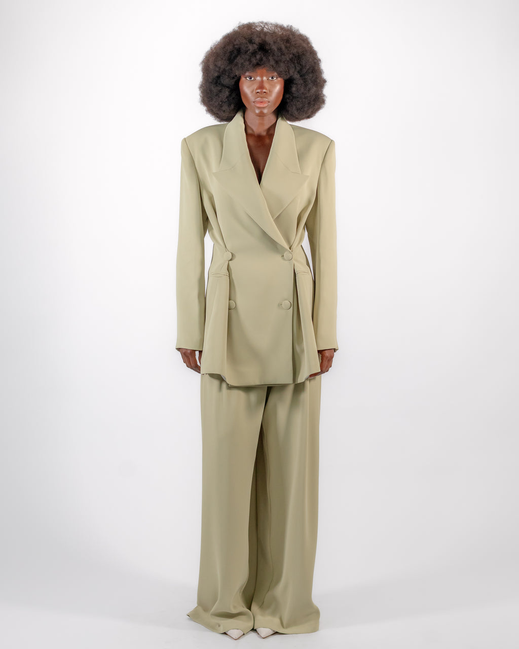 Tailleur Cintré Vert Sauge — Blazer Double Boutonnage & Pantalon Large CHEEYA