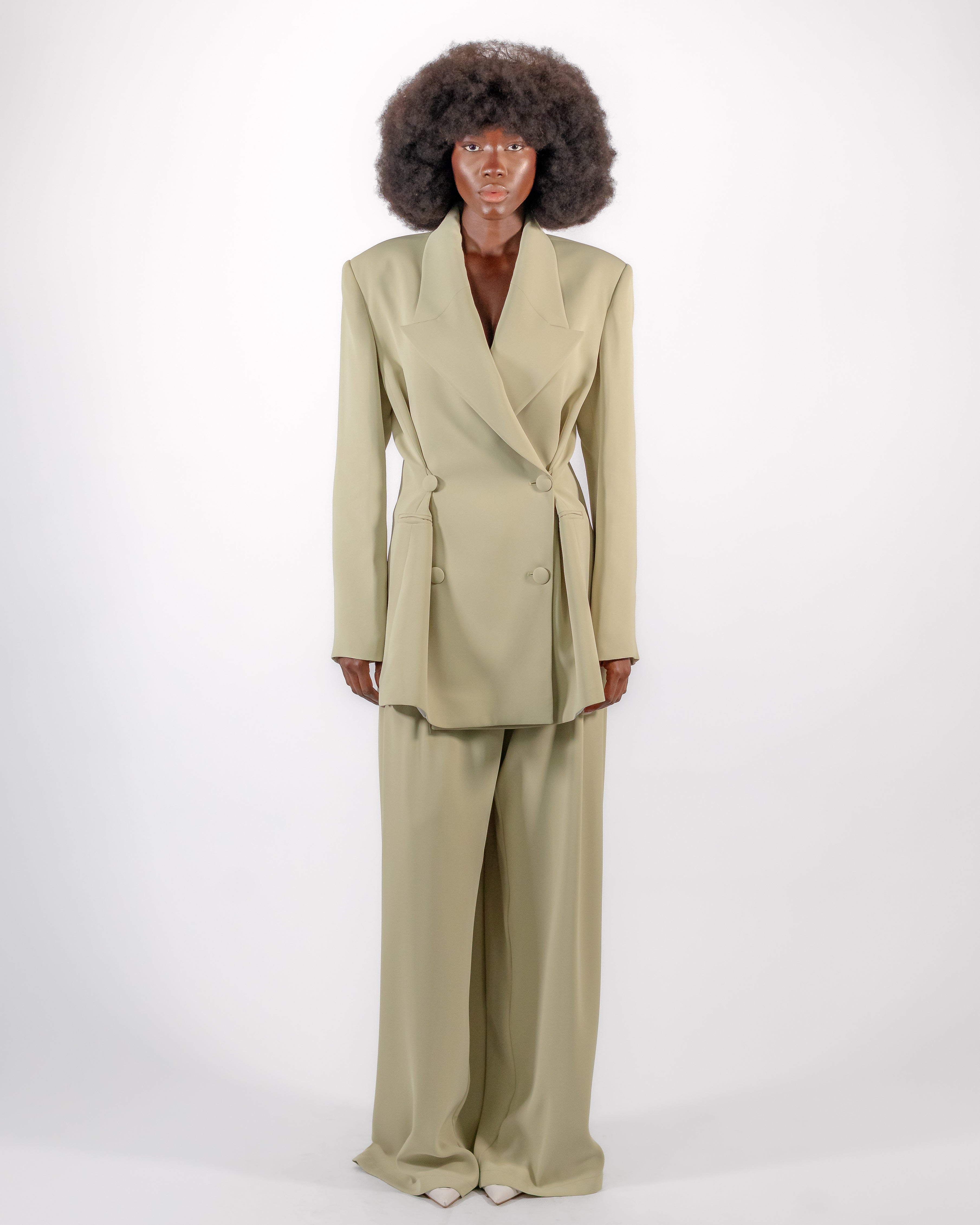 Tailleur Cintré Vert Sauge — Blazer Double Boutonnage & Pantalon Large CHEEYA