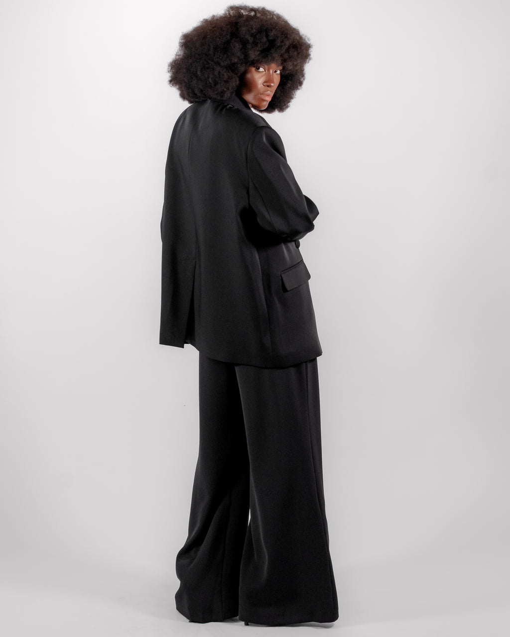 Sastre Oversize Negro — Blazer Cruzado y Pantalón Ancho CHEEYA