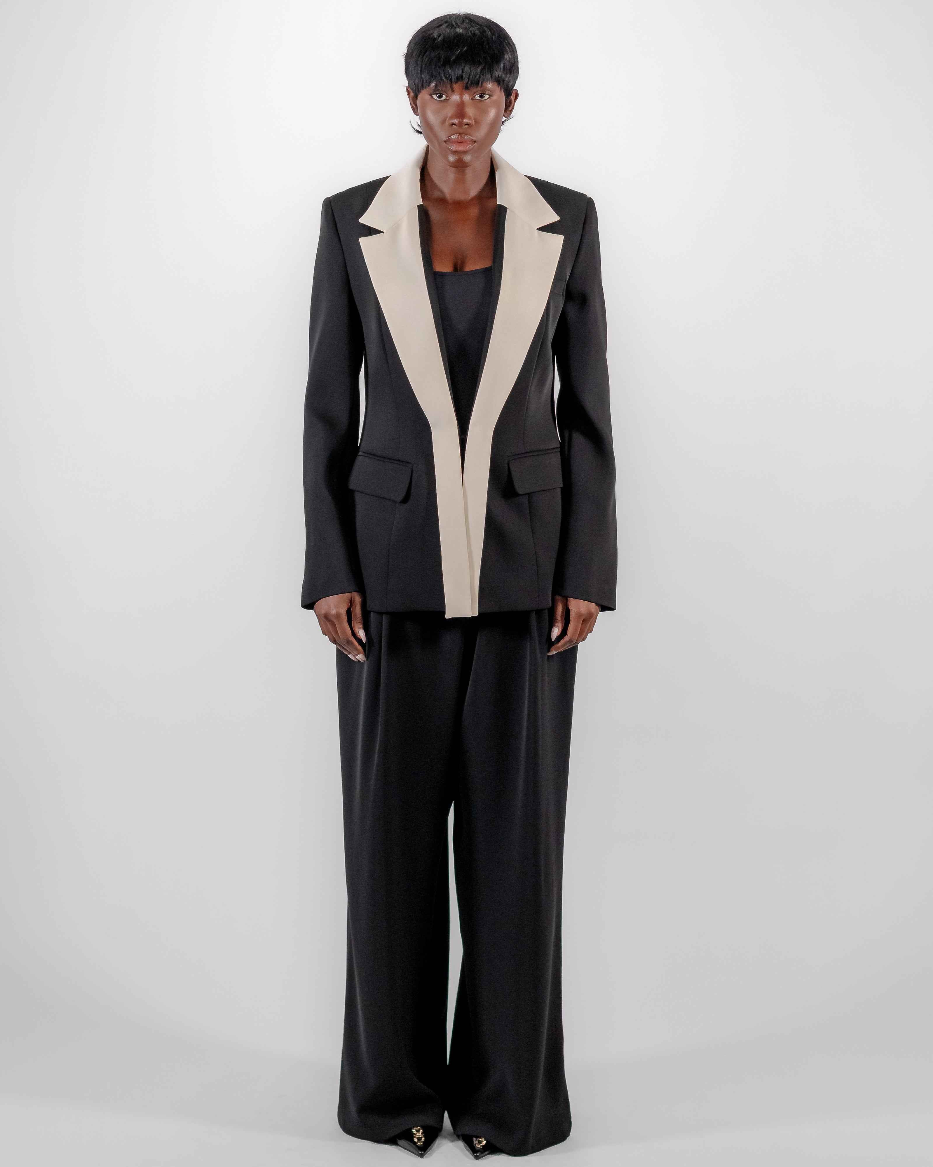 Tailleur Bicolore Noir & Crème — Blazer Revers Contrastant & Pantalon Large CHEEYA