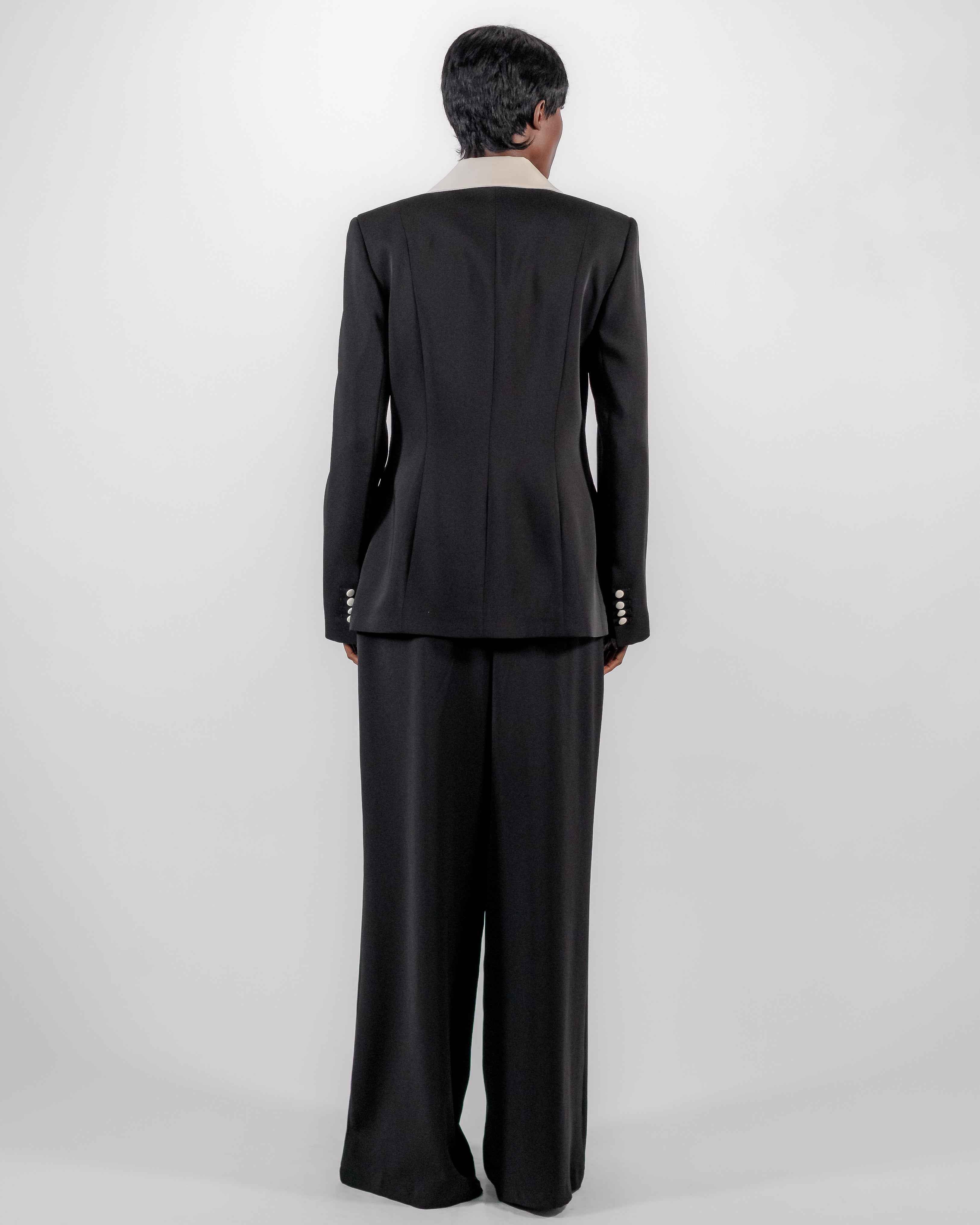 Tailleur Bicolore Noir & Crème — Blazer Revers Contrastant & Pantalon Large CHEEYA