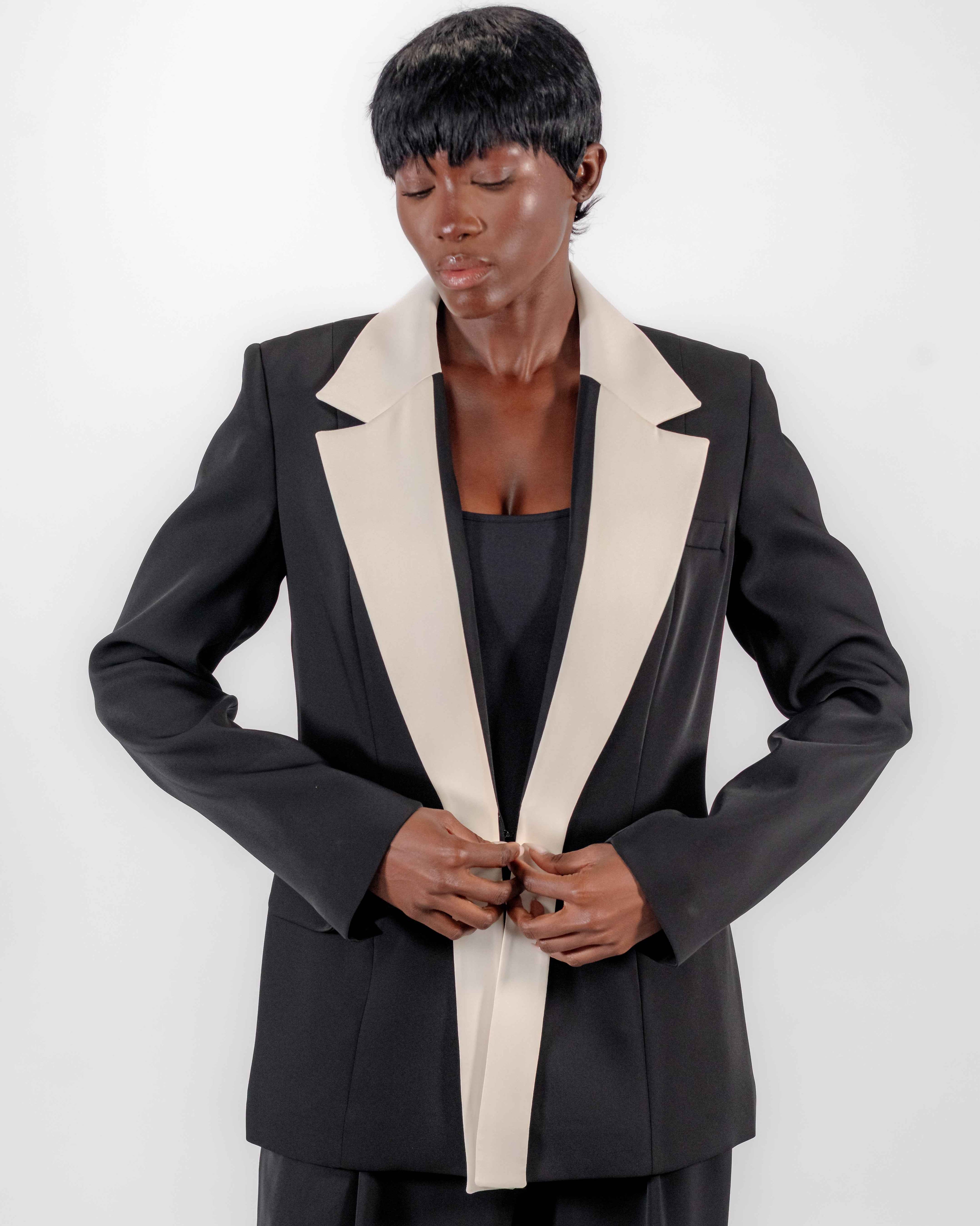 Tailleur Bicolore Noir & Crème — Blazer Revers Contrastant & Pantalon Large CHEEYA